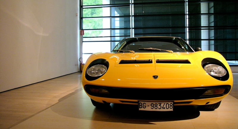 Illustration for article titled Deception in Sant’Agata: How the Lamborghini Miura Made Mid-Engined Layouts Look Good
